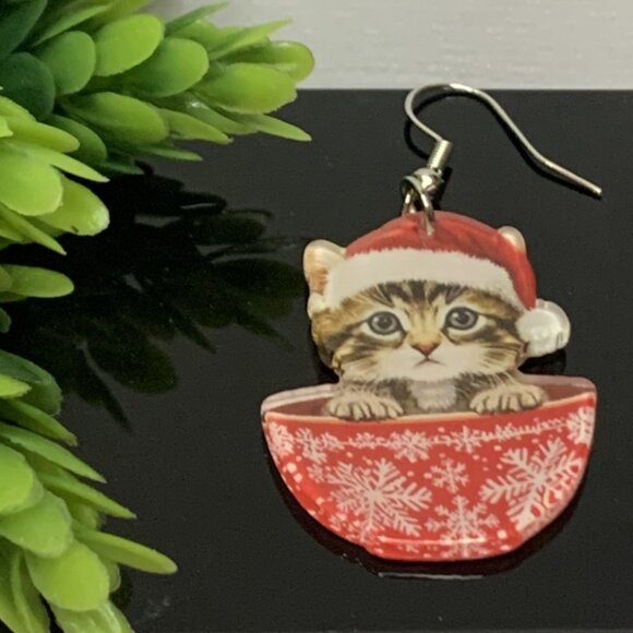 Santa Earring, Christmas Earring, Kitten Earring, Holiday Earring, Gift Idea - Picture 2 of 4